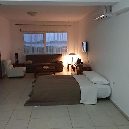 Apartment Ithakis Nea Iraklitsa エクステリア 写真